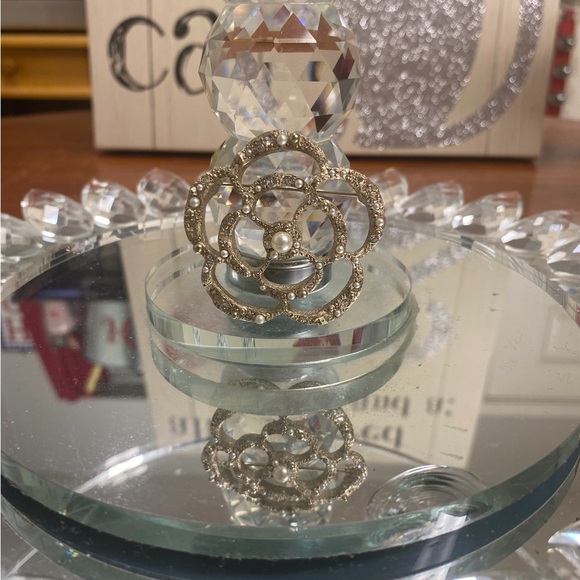 Chanel Brooch Camellia  Pearl Rhinestone Gold - Picture 6 of 17